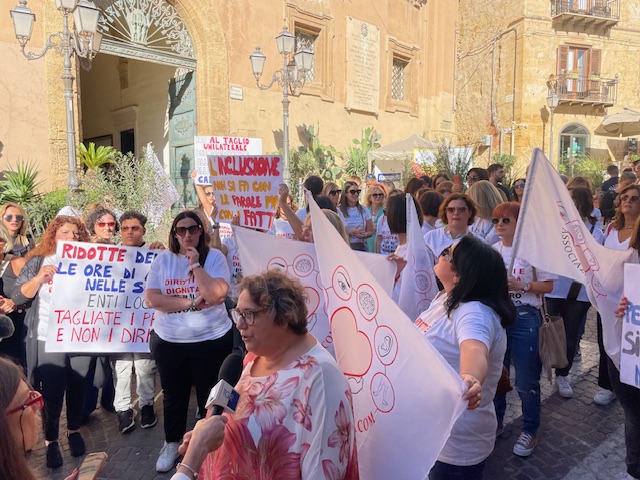ASACOM, il servizio comunale non è partito per nessun bambino: «Basta politica e sindacato sulla pelle dei più fragili»
