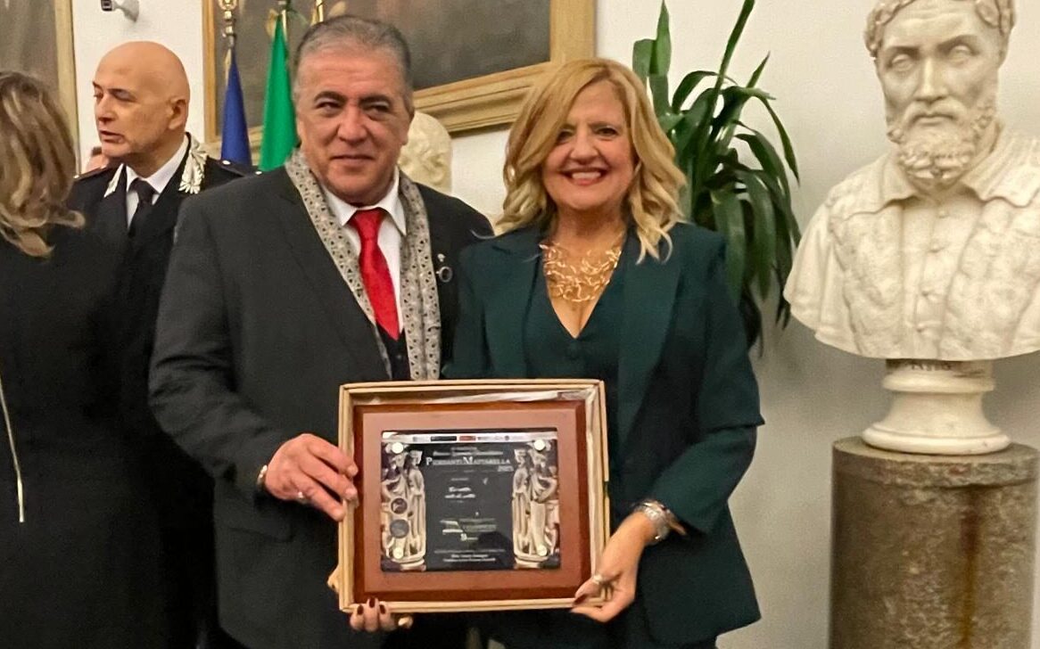 La scrittrice siciliana Giusi Russo vince il Premio Letterario Giornalistico “Piersanti Mattarella”. Premiata in Campidoglio a Roma