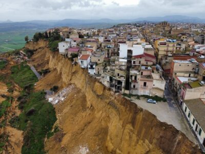 Ciclone Harry e frana di Niscemi, approvate altre quaranta istanze di agevolazioni per oltre 8,7 milioni. Renato Schifani: “Risposte concrete e celeri a chi ha subito danni e deve ripartire”