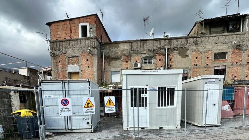 Risanamento a Messina, riprese le demolizioni nel rione Taormina. Il presidente Renato Schifani: “Per ogni baracca abbattuta c’è una famiglia che vive in una nuova abitazione”