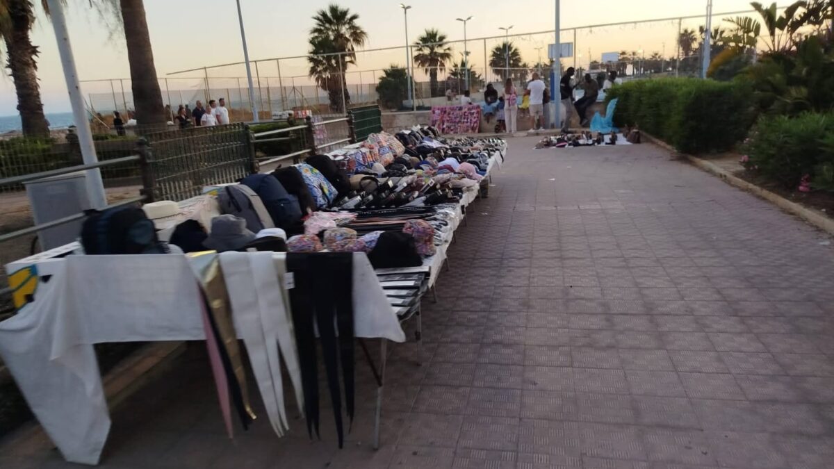 Benvenuti nel “gran bazar” del lungomare di San Leone, impazza il commercio abusivo