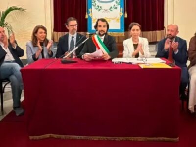 Il consiglio comunale rinvia, ma il Sindaco non può usare l’aula come alibi: La giunta può già governare