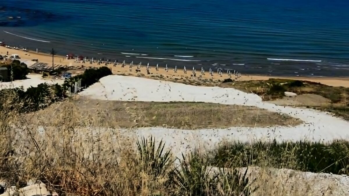 Ambientalismo bipolare: segnalato presunto abuso a Giallonardo, silenzio assoluto sull’ex Villa del Sole