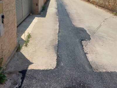 Maddalusa, il paradosso di via Monte Cimone: La strada è asfaltata, arrivano luce, telefono e fibra, ma l’acqua viene negata. Perché solo qui?