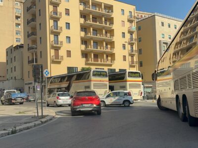 Agrigento, terminal bus nel caos: Auto e pullman si incrociano da dieci anni. E adesso una pensilina nell’area vincolata: Dov’è il nulla osta?