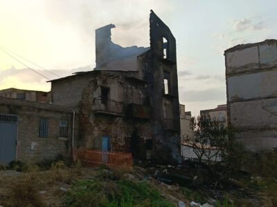 Cosa resta dal disastro nel centro storico, tra degrado e oltraggio alla memoria