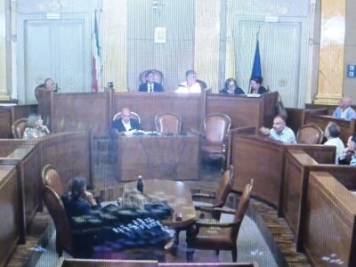 Agrigento, terremoto sulle commissioni: FdI trova l’intesa con PD e Controcorrente. Forza Italia lascia l’aula: «Avete fatto l’inciucio»